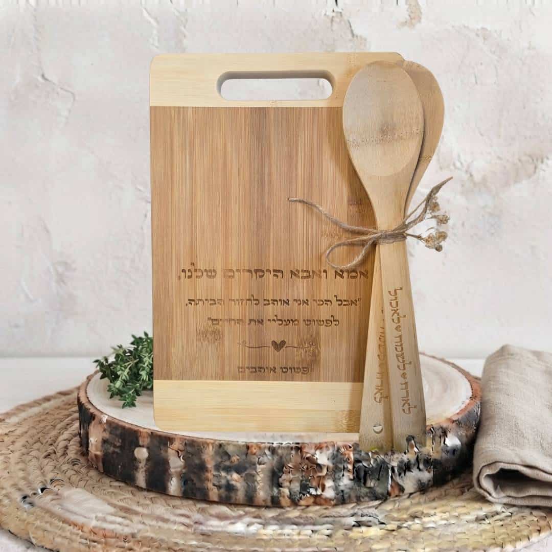 קרש חיתוך עם חריטה